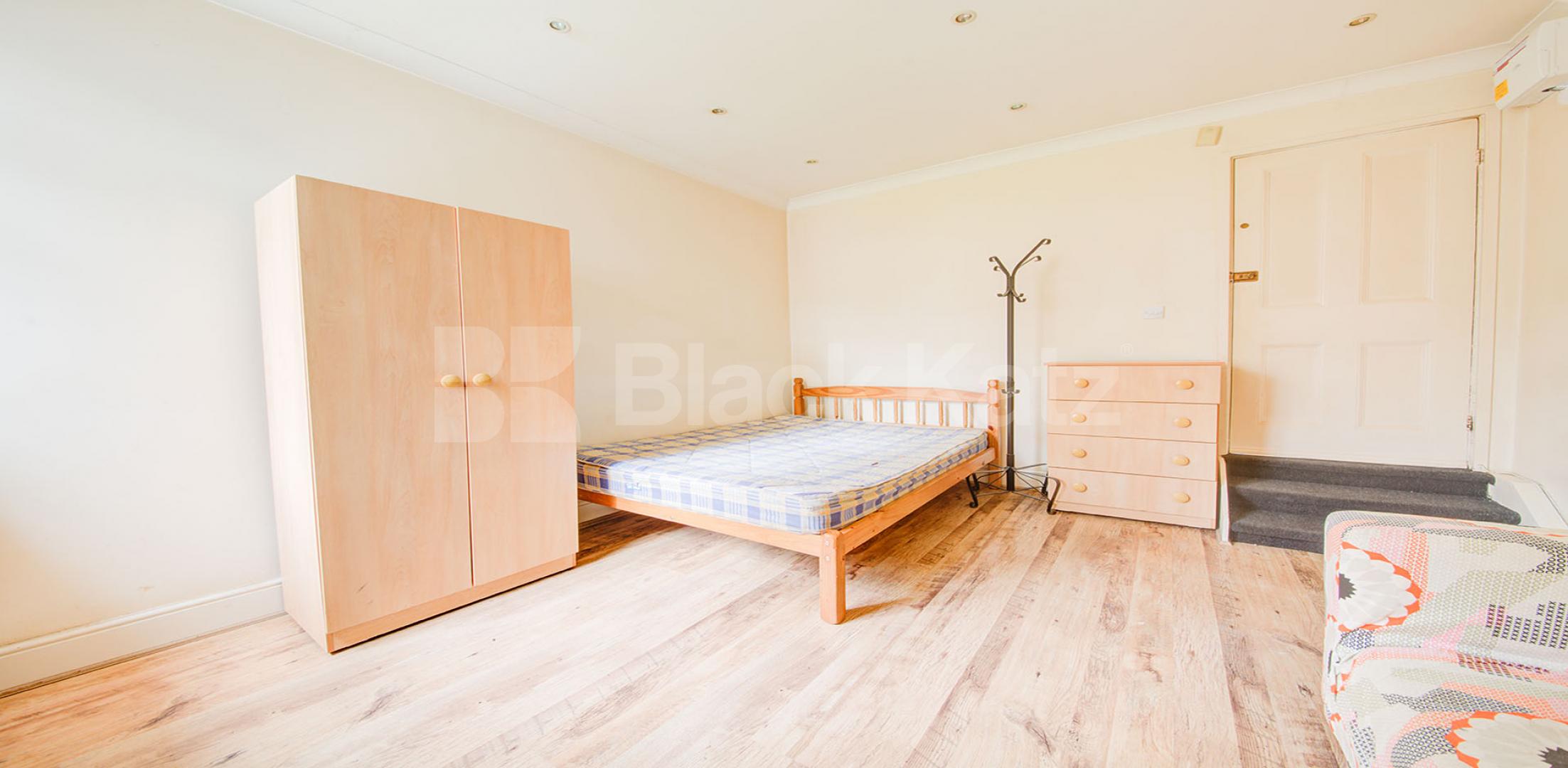 			Fantastic Studio Flat In Crouch End , Studio Apartment, 1 bath, 1 reception Studio			 Coleridge Road, Crouch End